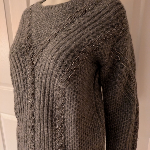 Sweater in Gray - Picture 2 of 5